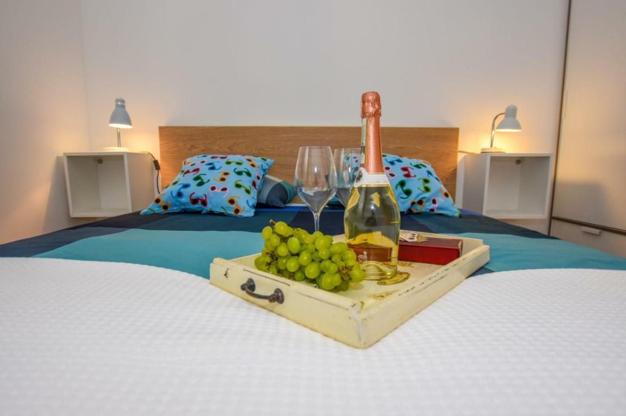 Apartments Milena 8 Мандре Екстериор снимка