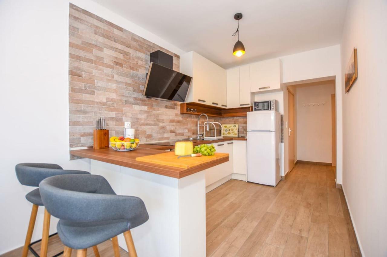 Apartments Milena 8 Мандре Екстериор снимка