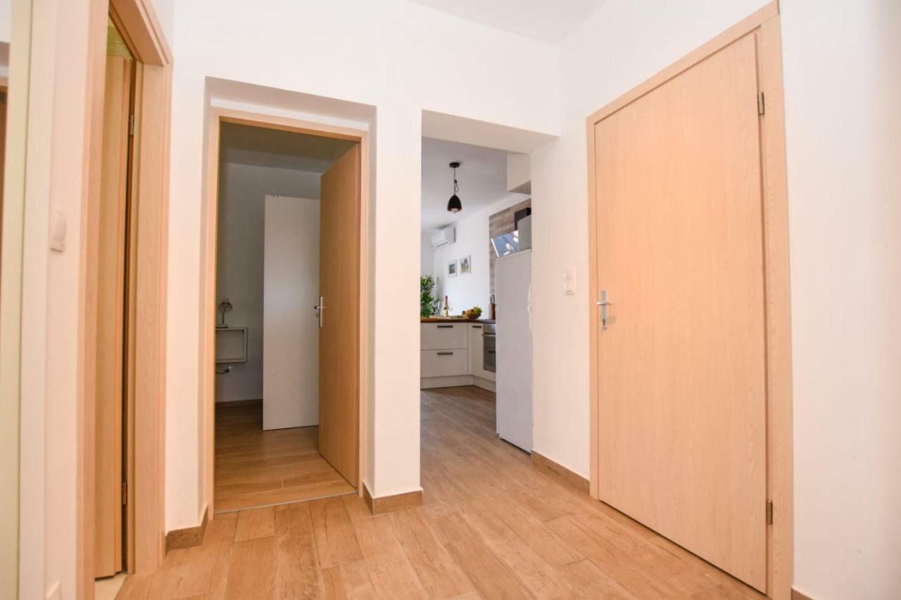 Apartments Milena 8 Мандре Екстериор снимка