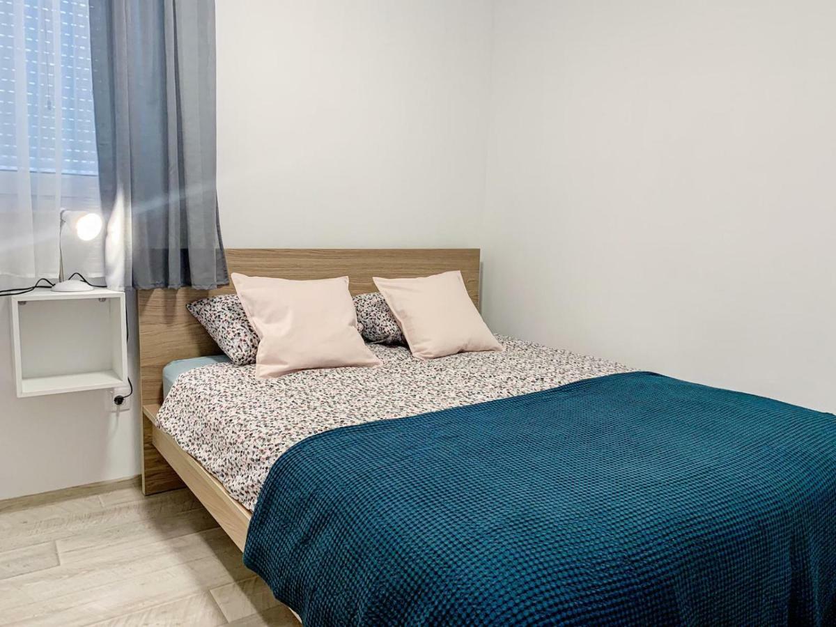 Apartments Milena 8 Мандре Екстериор снимка