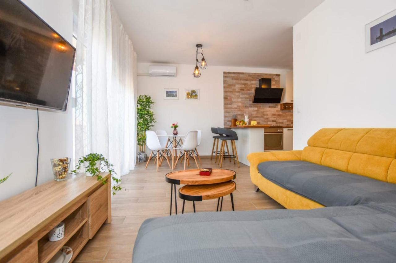 Apartments Milena 8 Мандре Екстериор снимка