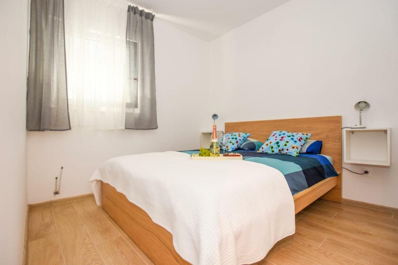 Apartments Milena 8 Мандре Екстериор снимка