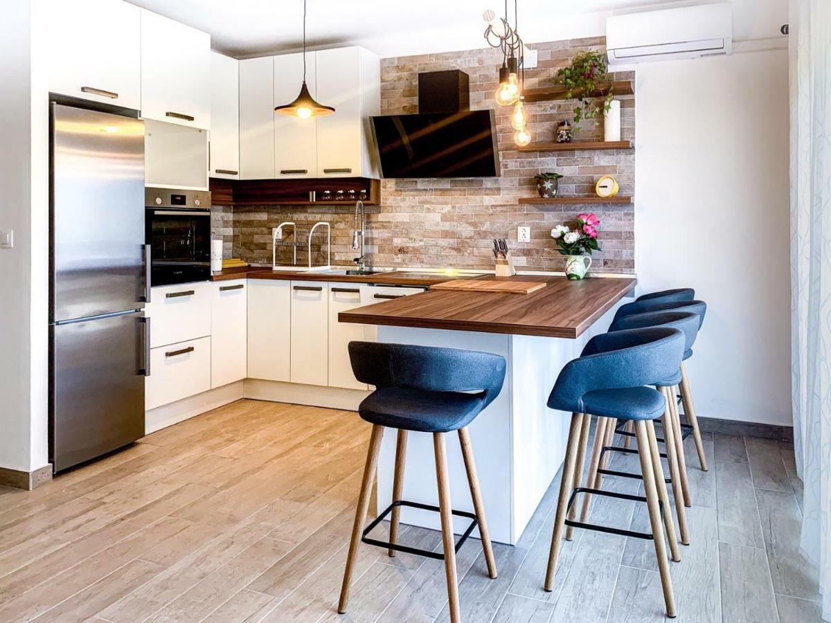 Apartments Milena 8 Мандре Екстериор снимка