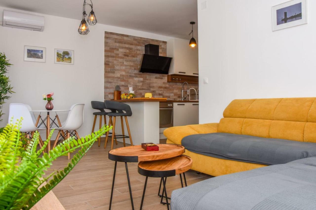 Apartments Milena 8 Мандре Екстериор снимка